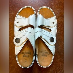 Women’s Finn Comfort White Sandals. Size 42 D